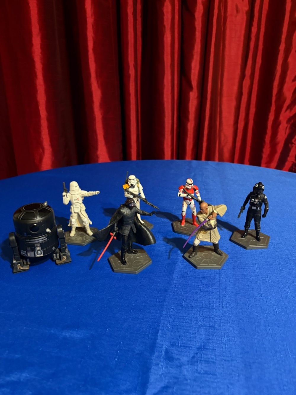 Disney Store Star Wars 6 Figurines &  Funko POP! C2-B5 Droid